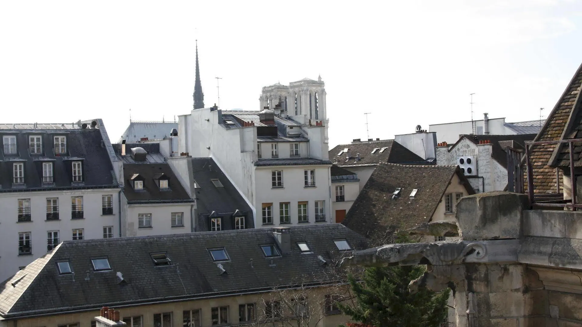 Mije Marais Hostel
