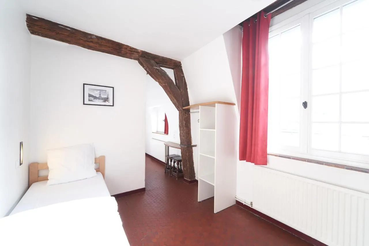 Mije Marais Hostel